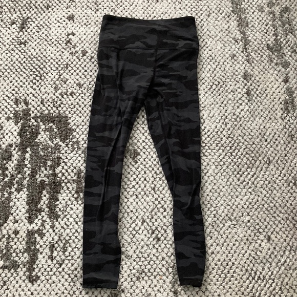 Dark camo Athleta leggings xs - Picture 1 of 4